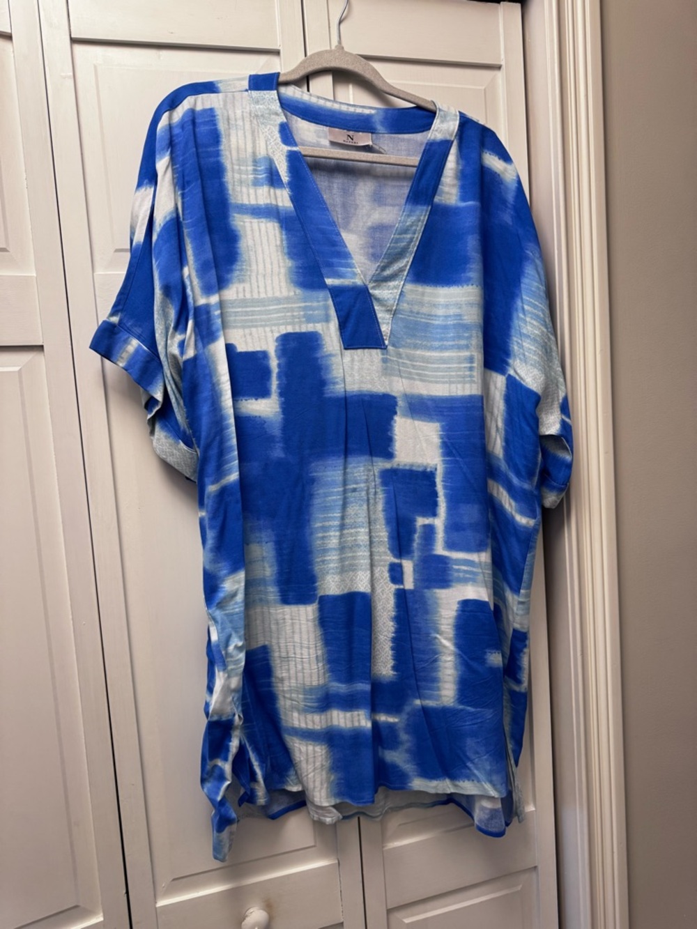 Natori Blue and White Gradient V-Neck Top